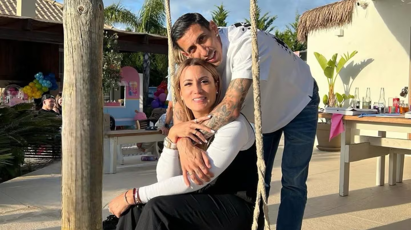 Angel Di Maria dan istrinya, Jorgelina Cardoso, menyangkal terlibat pertengkaran hebat di rumah mereka di Funes Hills, Rosario, Argentina.