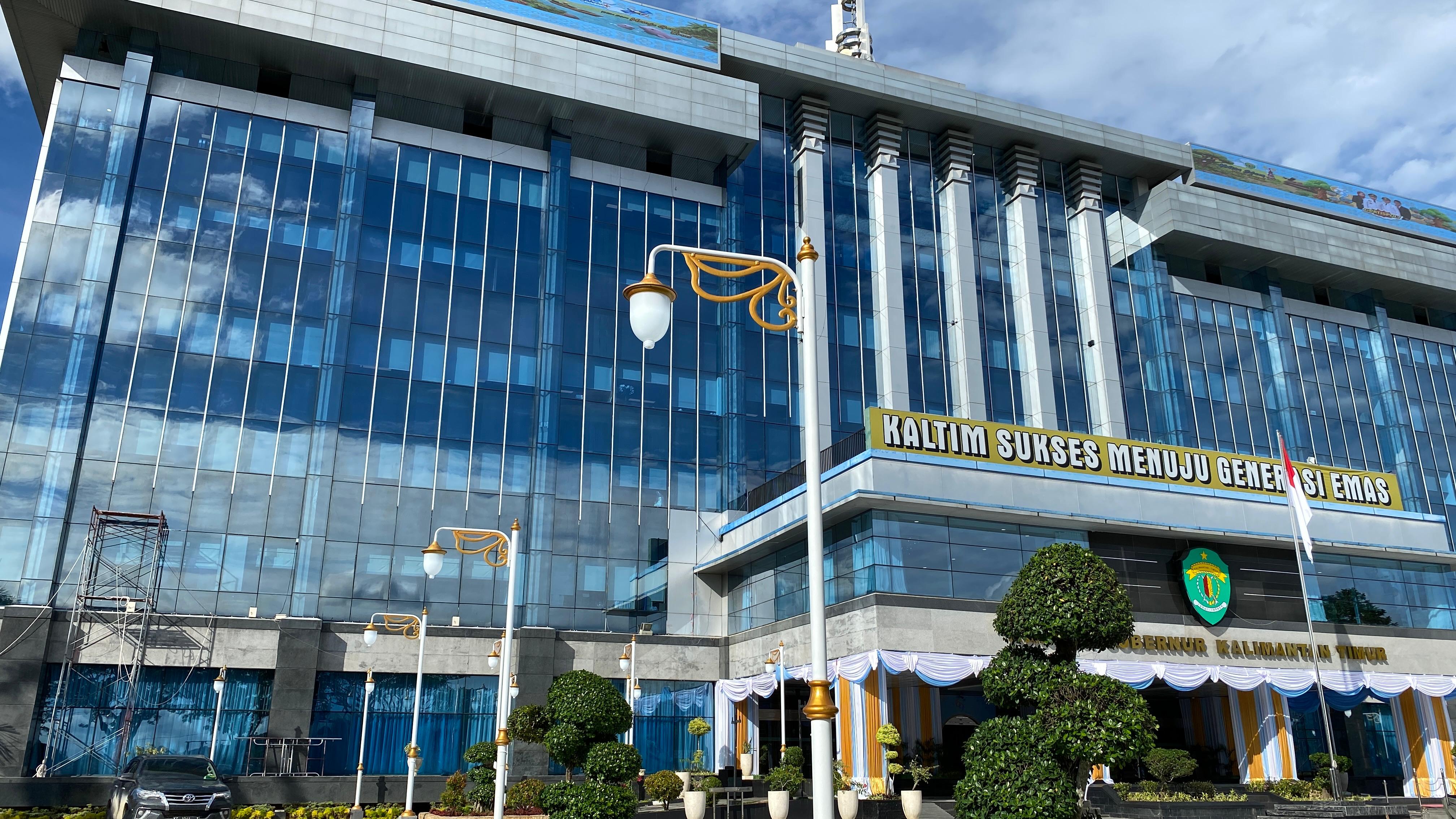 PEMERINTAH: Konsumsi pemerintah alami kontraksi 18,92 persen yoy setelah sebelumnya tumbuh tipis 0,91 persen pada triwulan III 2025. 