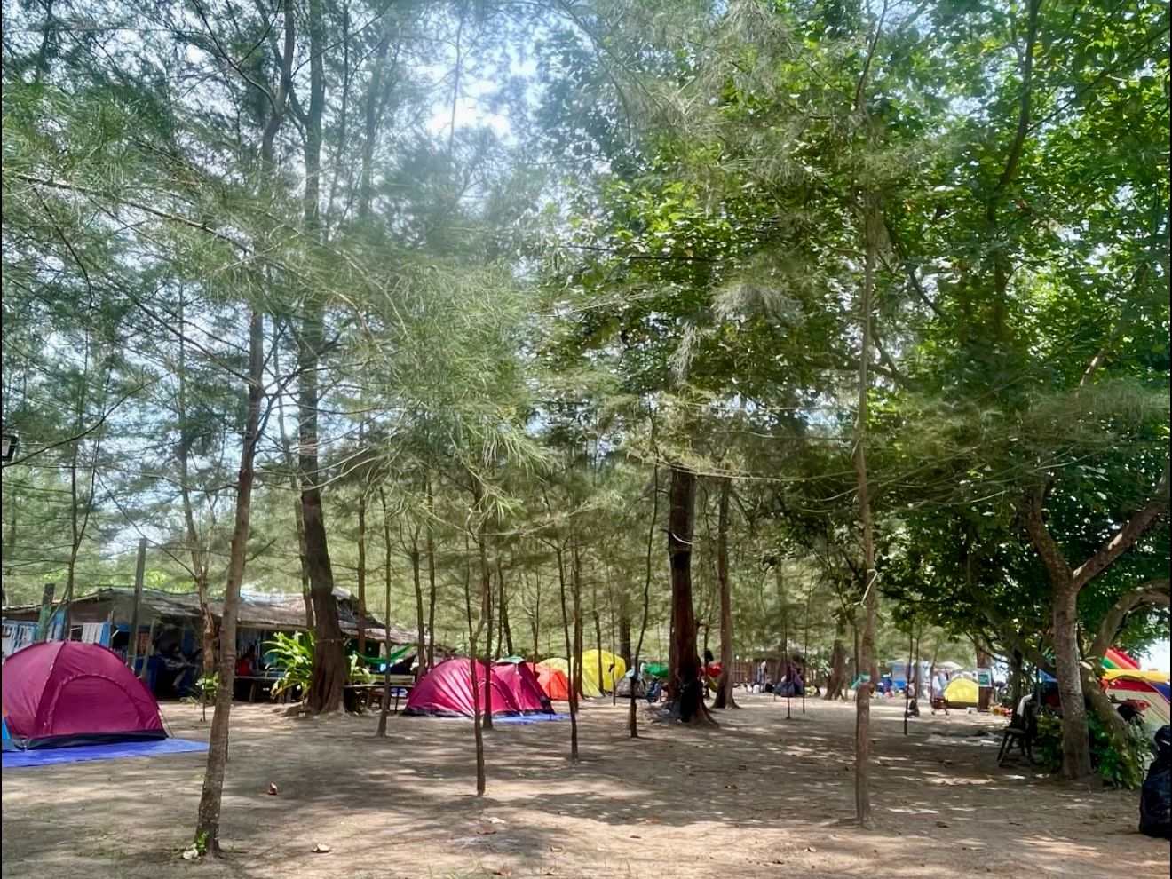 PENGALAMAN BARU: Pola wisata berbeda tampak pada musim libur lebaran 2026. Jika pada 2025 kebanyakan adalah pengunjung pulang hari, tahun ini kebanyakan memilih berkemah atau menginap.