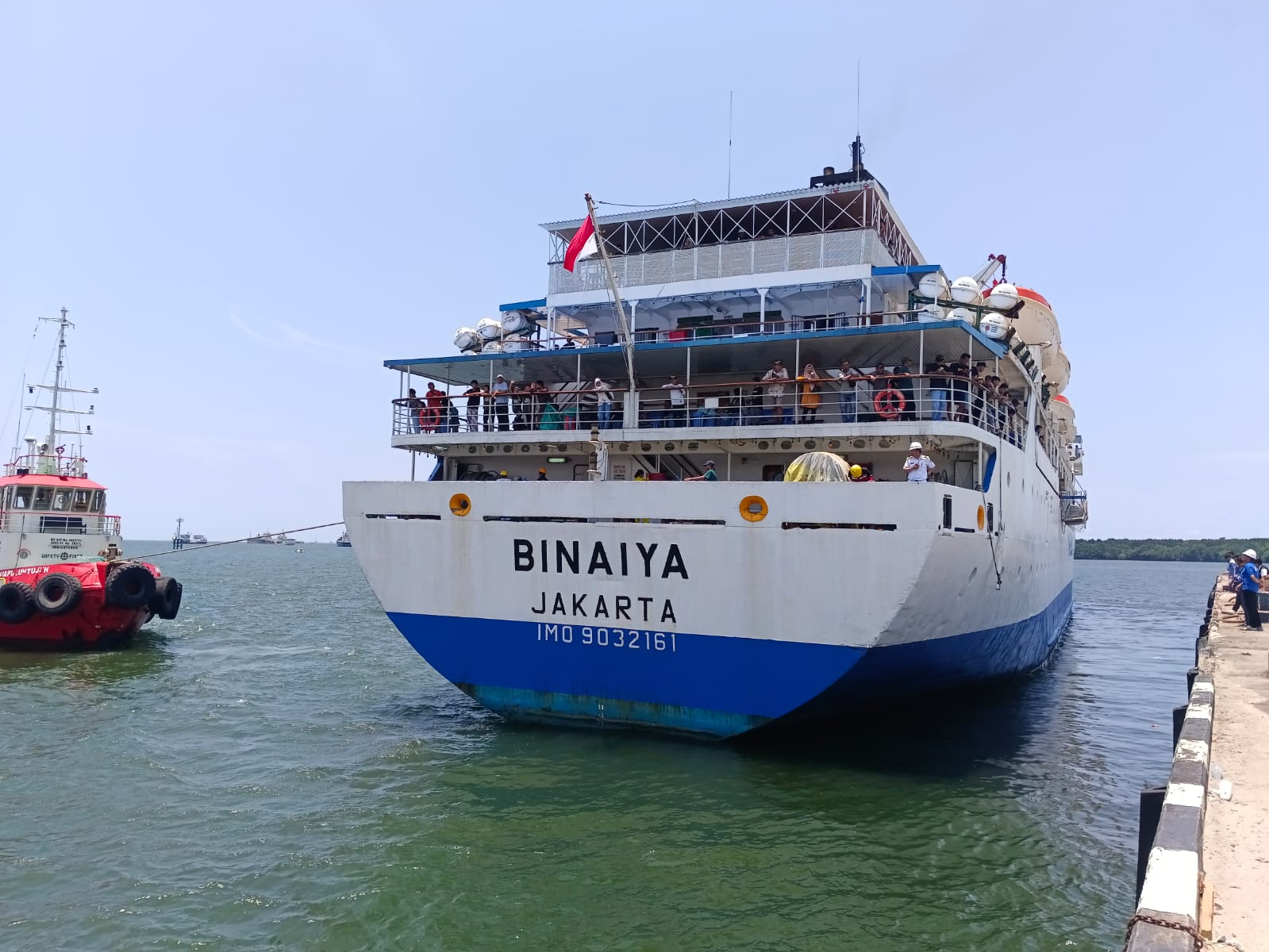 BERANGKAT: KM Binaiya menuju pelabuhan tujuan lainnya setelah sempat bersandar di dermaga Pelabuhan Loktuan Bontang pada angkutan lebaran kali ini. 