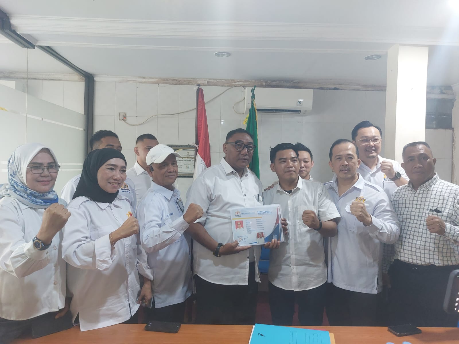 Panitia Pemilihan Ketua Kadin Balikpapan menerima berkas satu bakal calon ketua.  