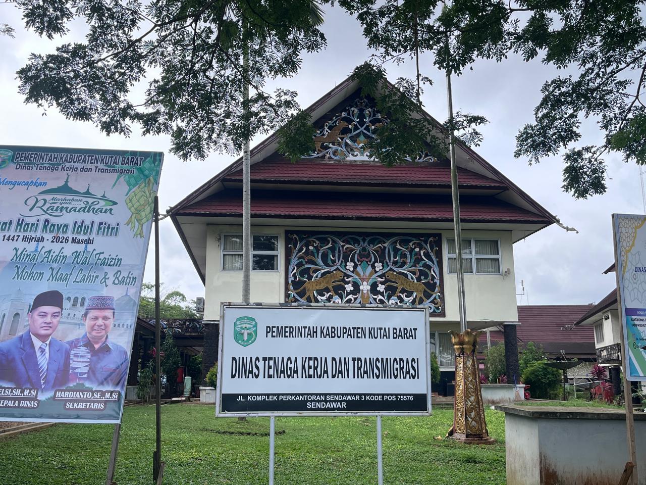 Kantor Dinas Tenaga Kerja Kabupaten Kutai Barat.