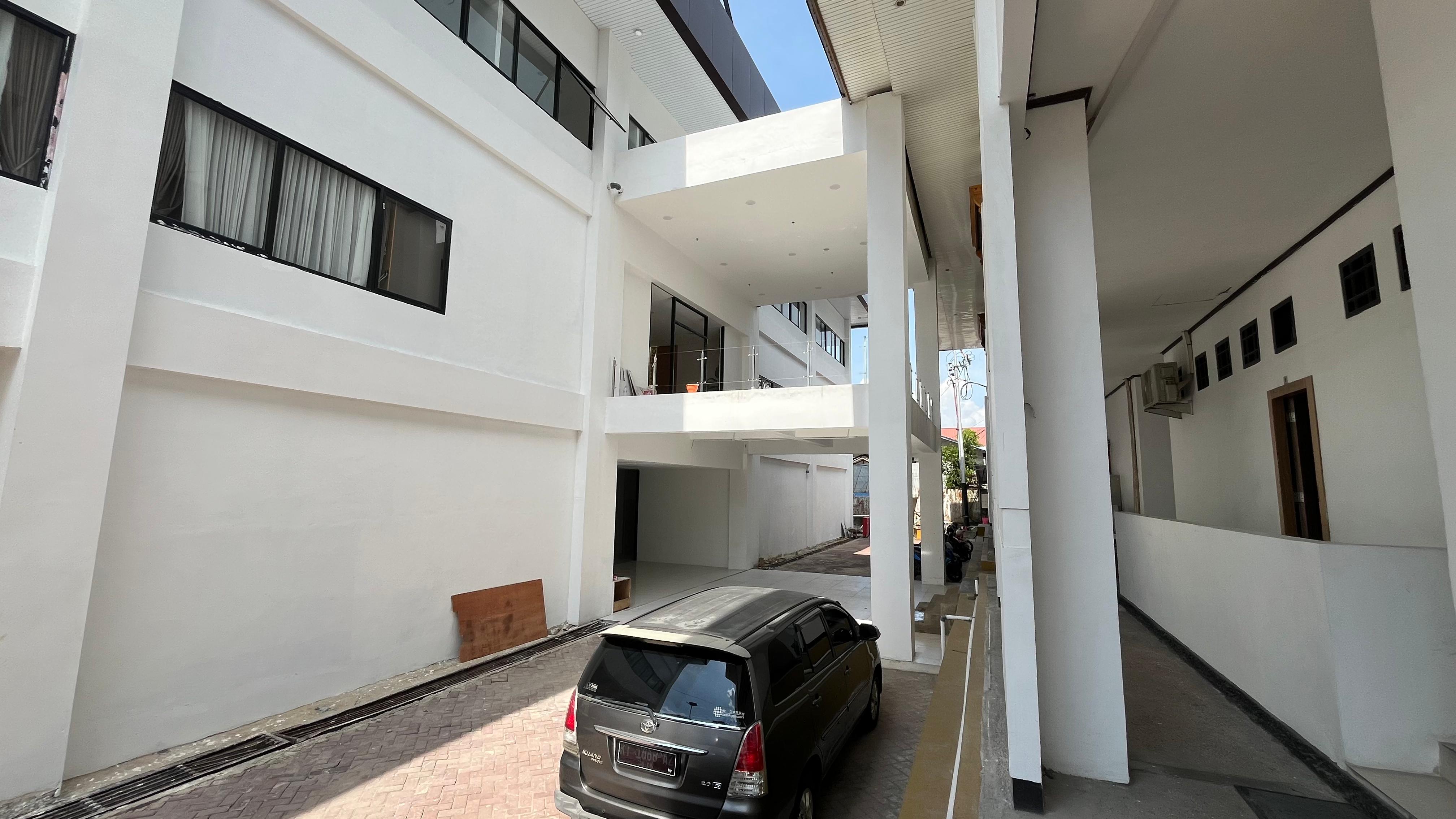 BARU: Tampak depan Gedung baru DPRD Kota Balikpapan yang terletak di Jalan Jenderal Sudirman. (ANGGI PRADHITA/KP)