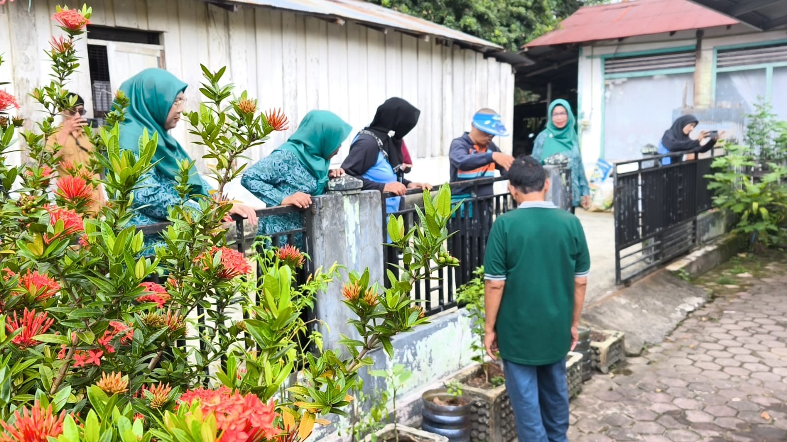 TP-PKK Kota Balikpapan juga menilai kondisi rumah warga dalam pemberdayaan dan pemanfaatan lingkungan pekarangannya.  