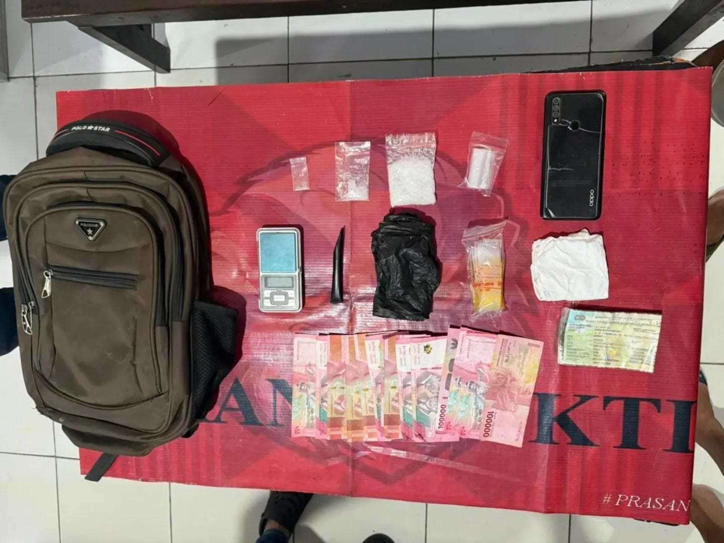 Pemilik barang haram sabu-sabu dari Balikpapan yang berhasil diamankan petugas di Long Ikis, Paser.  &nbsp;