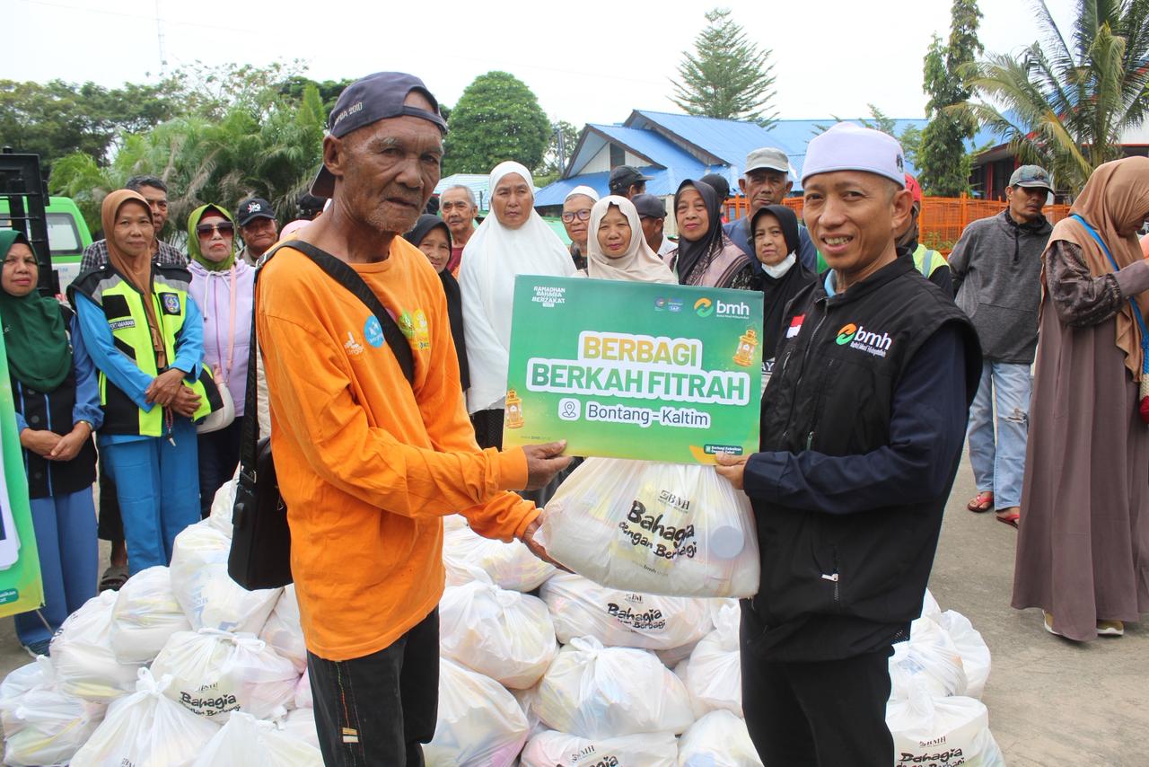 PENYALURAN: Penyaluran bantuan paket sembako kepada ribuan keluarga duafa selama Ramadan 1447 Hijriah dilakukan BMH Kaltim. 