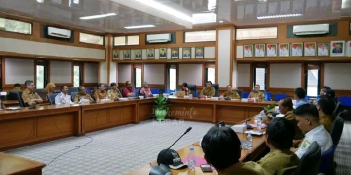 Rapat koordinasi Setkab Kubar.
