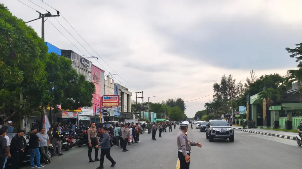 ASPIRASI: Aliansi Balikpapan Bersuara sampaikan pendapat di muka umum di depan monumen perjuangan rakyat.