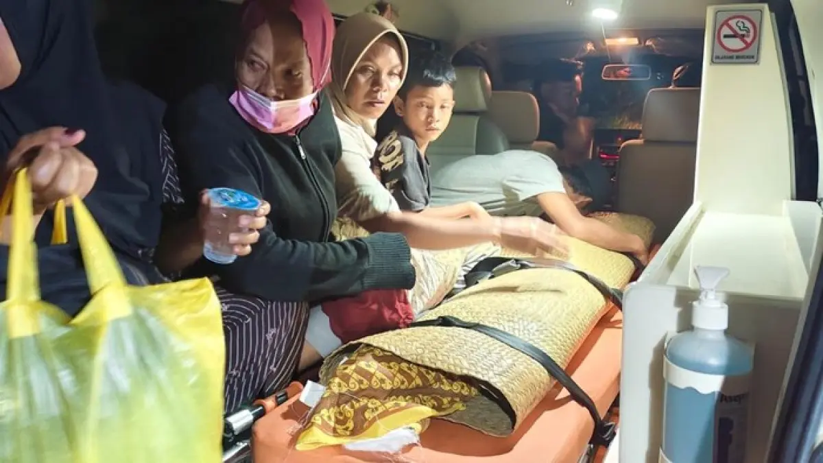Jenazah bocah Muhammad Isam saat dibawa ke rumah duka. Sebelumnya sempat mendapatkan pertolongan medis, namun nyawanya tidak tertolong. (ist/kp)