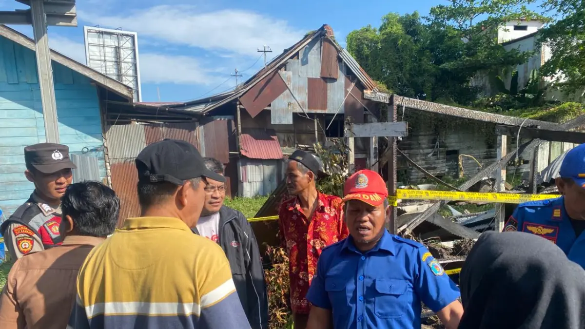 PENYELIDIKAN: Tragedi kebakaran di Jalan RA Kartini, Kabupaten Paser, menyisakan luka mendalam karena ada dua korban meninggal dunia.&nbsp;