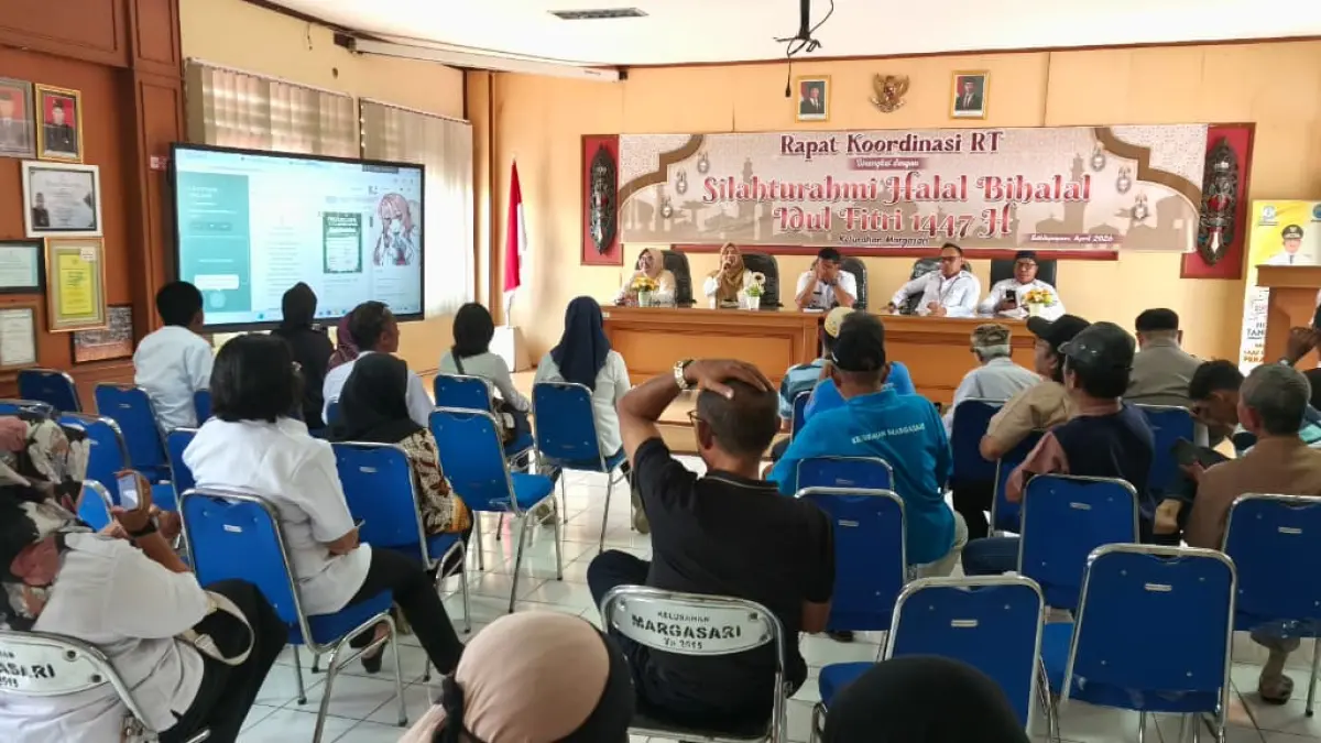 Rakor RT Kelurahan Margasari menghadirkan narasumber dari Disdukcapil Balikpapan terkait identitas kependudukan digital yang disosialisasikan.(LUPUS/KP)

