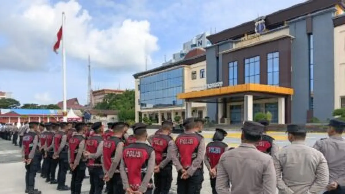 : Kapolresta Balikpapan Kombes Pol Jerrold HY Kumontoy saat memimpin apel kesiapan personel untuk pengamanan rangkaian ibadah Tri Hari Suci di Balikpapan, Kamis (2/4/2026).
