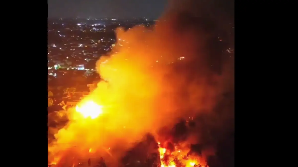 SPBE Cimuning di Bekasi yang mengalami kebakaran hebat pada Rabu malam (1/4/2026).