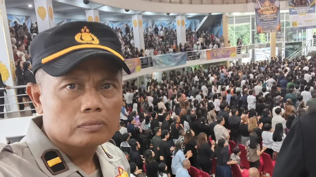 IBADAH: Pengamanan ibadah Jumat Agung dilakukan personel Polresta Balikpapan sejumlah gereja, di antaranya di Dome Balikpapan.