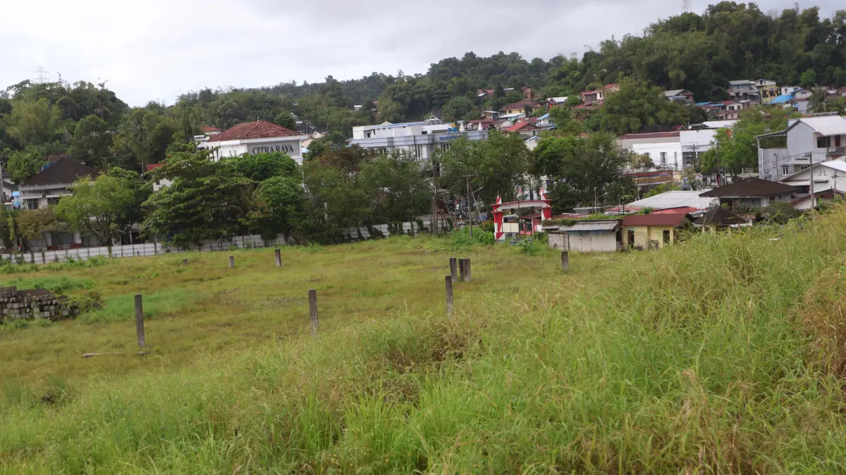 Lahan eks Puskib di Jalan Ahmad Yani, Balikpapan, yang merupakan aset Pemprov Kaltim. Wali Kota Rahmad Mas’ud menyarankan agar lahan seluas 3,8 hektare ini dialokasikan untuk Ruang Terbuka Hijau (RTH) dan fasilitas publik ketimbang pusat perbelanjaan. (ANGGI PRADITHA/KP)