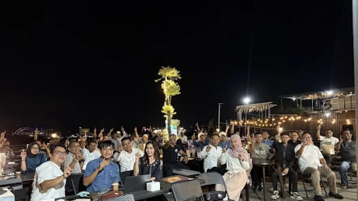 Momen buka puasa bersama Ramadan 1447 H GM Mobil Samarinda bersama pelanggan dan mitra bisnis. 