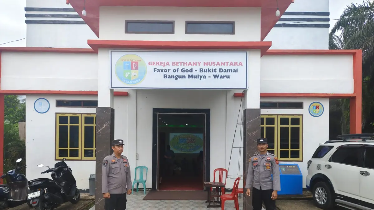 &nbsp;Personel Polres PPU dikerahkan untuk menjaga gereja dalam rangka menjamin keamanan dan kenyamanan umat dalam beribadah.(humas polres ppu/kp)

&nbsp;