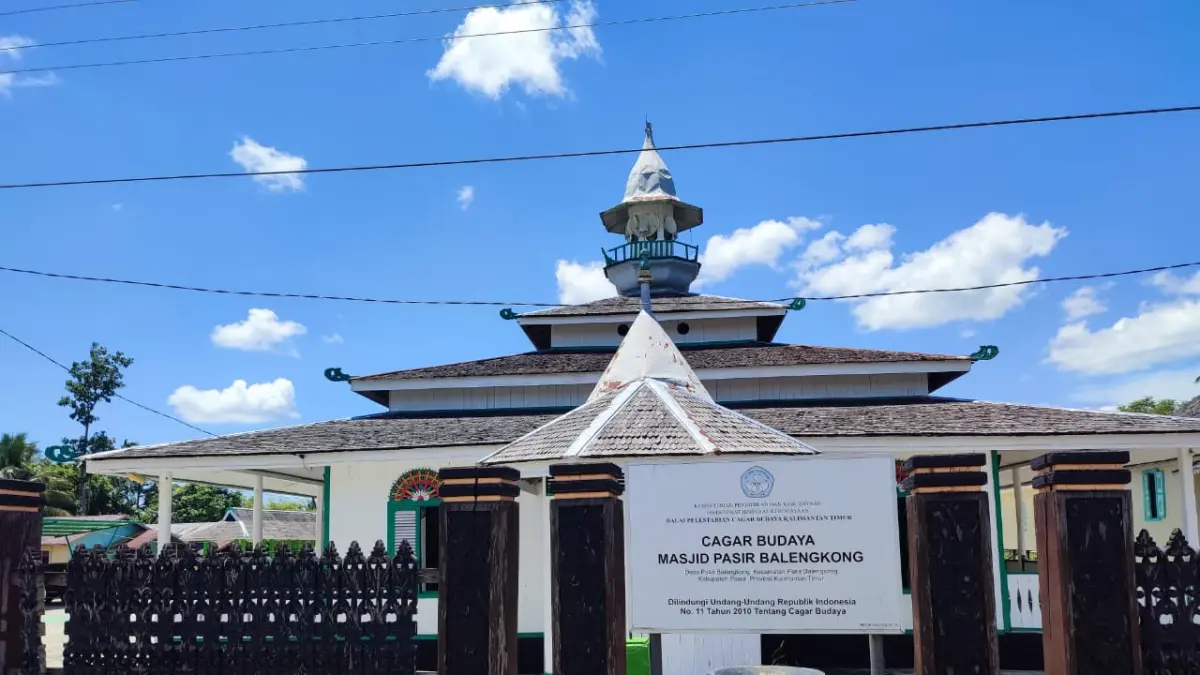 HARUS MENINGKAT: Museum Sadurengas dan masjid di sebelahnya jadi pusat kebudayaan Kabupaten Paser yang perlu dipertahankan kegiatan dan kunjungannya tiap tahun. Najib/KP