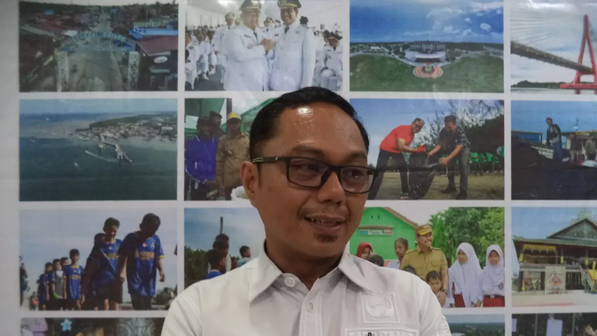 Plt Kepala Bapelitbang PPU, Ade Rianto, memaparkan strategi pengendalian inflasi dan stabilisasi harga pangan di wilayah PPU. (AHMAD MAKI/KALTIM POST)