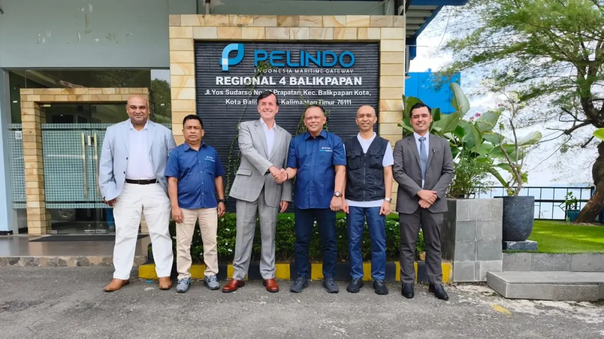 ANTUSIAS: GM Pelindo Regional 4 Balikpapan Suhadi Hamid (tiga kanan) saat menerima kunjungan panitia Borneo Maritime Week di kantornya, kawasan Pelabuhan Semayang beberapa waktu lalu.