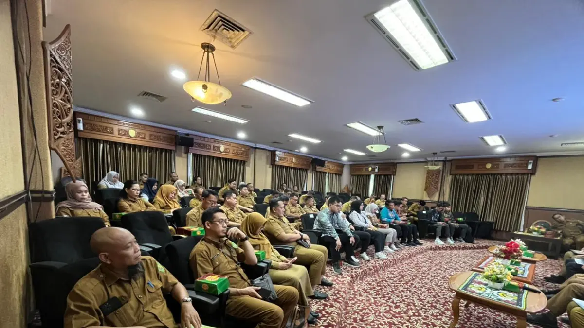 Entry meeting BPK Perwakilan Kalimantan Timur bersama jajaran Pemerintah Kutim yang digelar di Ruang Tempudau, Kantor Bupati Kutim, Senin (6/4). (Foto Ist)