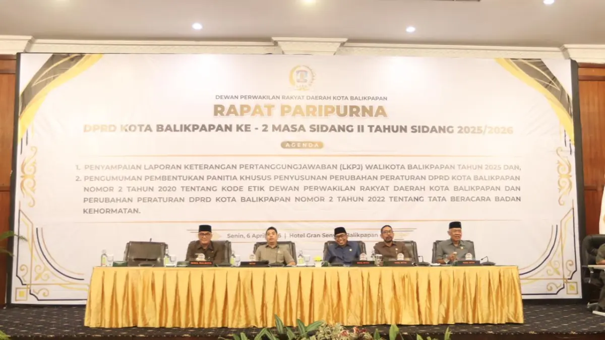 KINERJA: Rapat paripurna yang berlangsung di Hotel Gran Senyiur, Balikpapan, Senin (6/4). (ANGGI PRADITHA/KP)