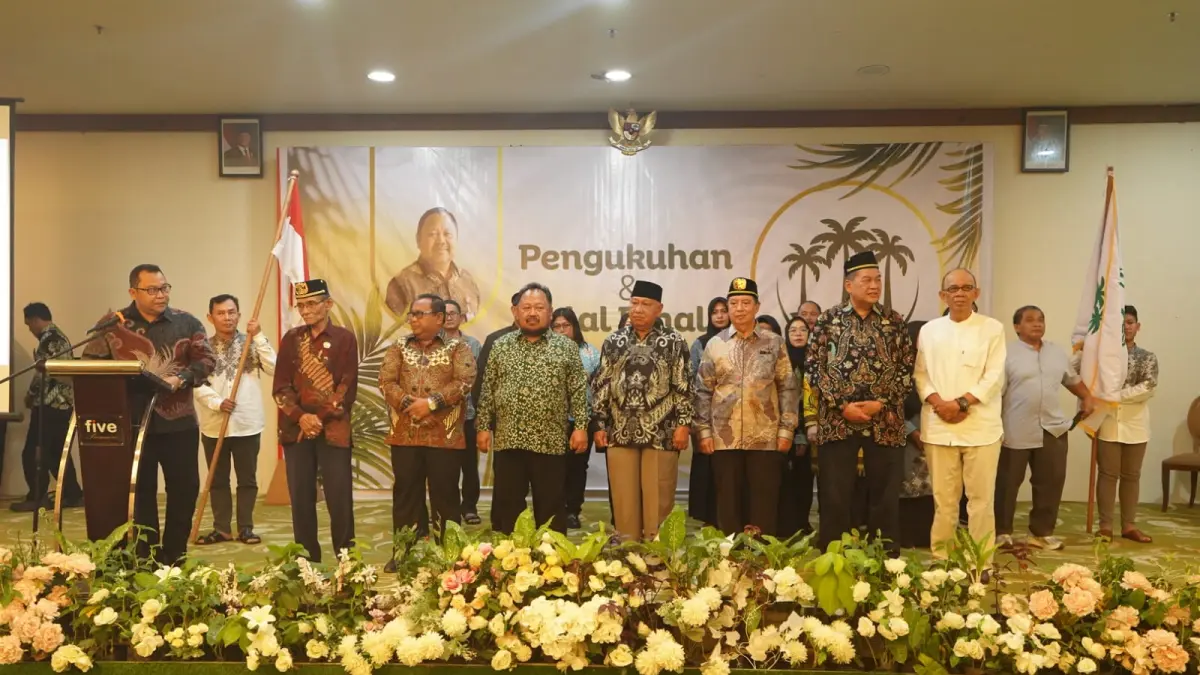 MEMBANGUN SOLIDITAS: Tampak KKBS beserta tamu undangan lain ikut membersamai dalam kegiatan halal bihalal dan pengukuhan yang berjalan aman, lancar, serta penuh semangat keceriaan.