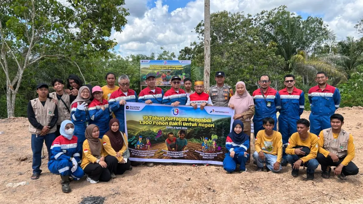 PEDULI LINGKUNGAN: Pertagas Operation Kalimantan Area melaksanakan kegiatan penanaman 1.900 pohon di Desa Martadinata, Kutim, Senin (6/5)