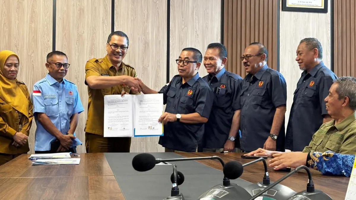 Penandatanganan NPHD antara Dispora Kaltim dan KONI Kaltim di Gedung Kadrie Oening Tower, Samarinda, Senin (6/4), menjadi penanda bergulirnya kembali program pembinaan olahraga yang sebelumnya tertunda. (NASYA RAHAYA/KALTIM POST)

