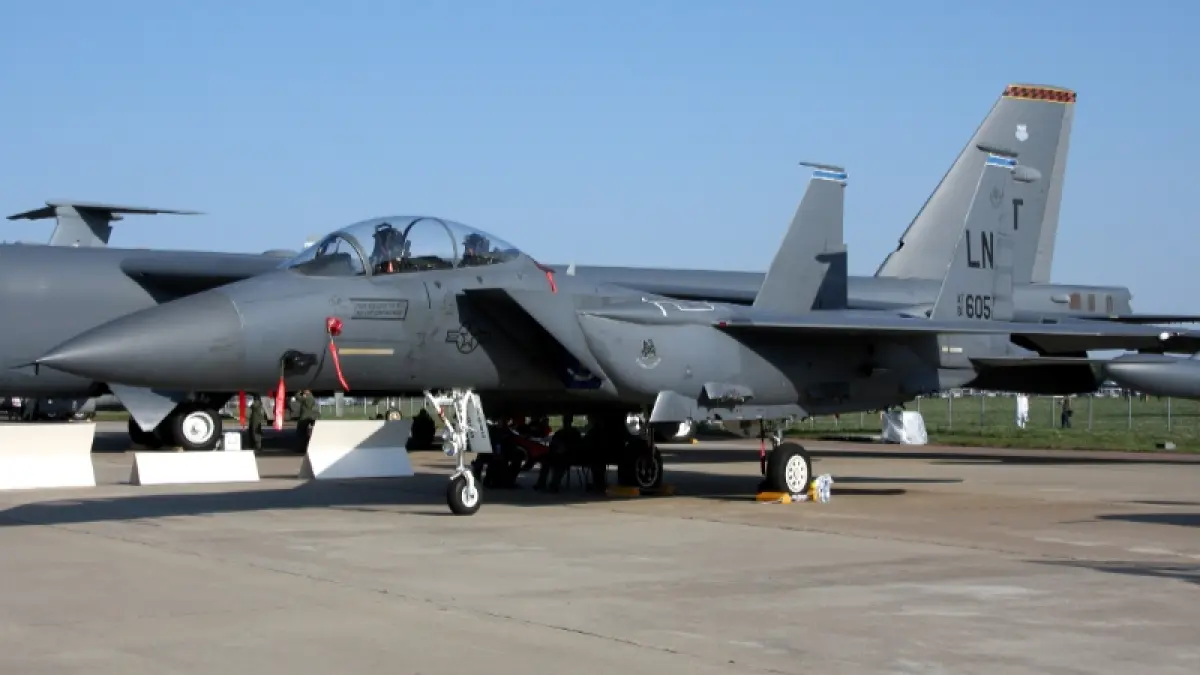 Pesawat tempur F-15E Strike Eagle milik Amerika Serikat yang dilaporkan ditembak jatuh oleh sistem pertahanan udara Iran pada awal April 2026. (Foto ist)