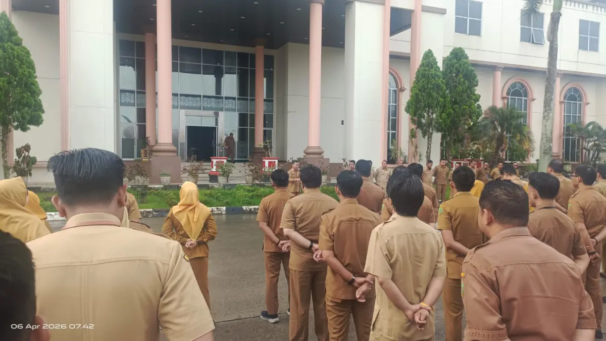 Seluruh ASN dan non-ASN mulai menerapkan WFH pada Jumat ini. (Humas Pemkab PPU)

&nbsp;