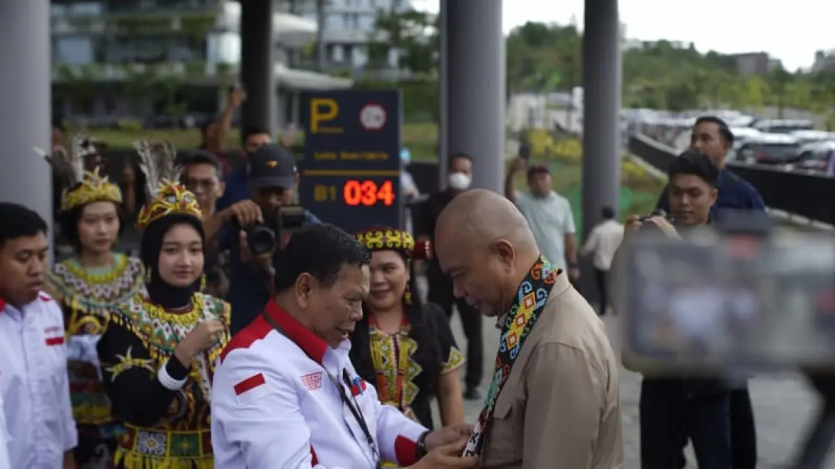 SINERGI: Ketua DPD Abpednas Kaltim H Mugeni (kiri) menyambut kedatangan Ketua Dewan Pembina DPP Abpednas, Prof Reda Manthovani di IKN pada waktu lalu.