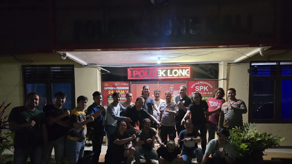 Terduga pelaku penikaman berinisial M (36) saat diamankan Satreskrim Polres Paser di wilayah Long Kali. 
