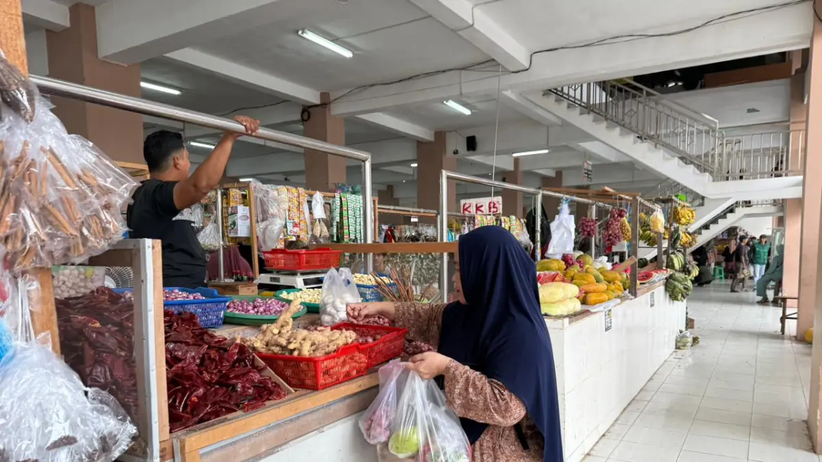 TRIWULAN: Akhir 2025, inflasi di Kaltim alami tekanan. Terjadi lonjakan permintaan saat momentum libur akhir tahun serta gangguan pasokan akibat cuaca. (RORO/KP)