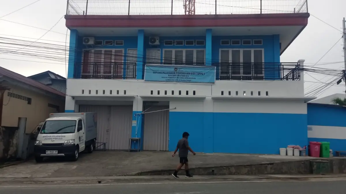 BELUM PENUHI STANDAR: Dapur MBG di Berebas Tengah ini masih bermasalah terkait IPAL sehingga terkena penyetopan operasional sementara. (ADIEL KUNDHARA/KP)