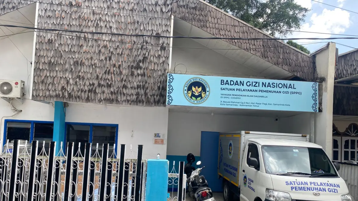 DIHENTIKAN SEMENTARA: Salah satu Satuan Pelayanan Pemenuhan Gizi (SPPG) di Jalan Basuki Rahmat, Samarinda, yang dilarang beroperasi untuk sementara waktu. (EKO PRALISTIO/KP)