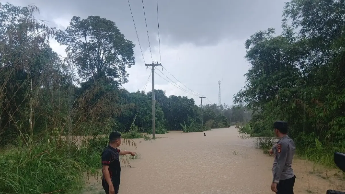 MELUAP: Air lawa meluap sejumlah akses jalan tertutup banjir di Bentian Besar. 