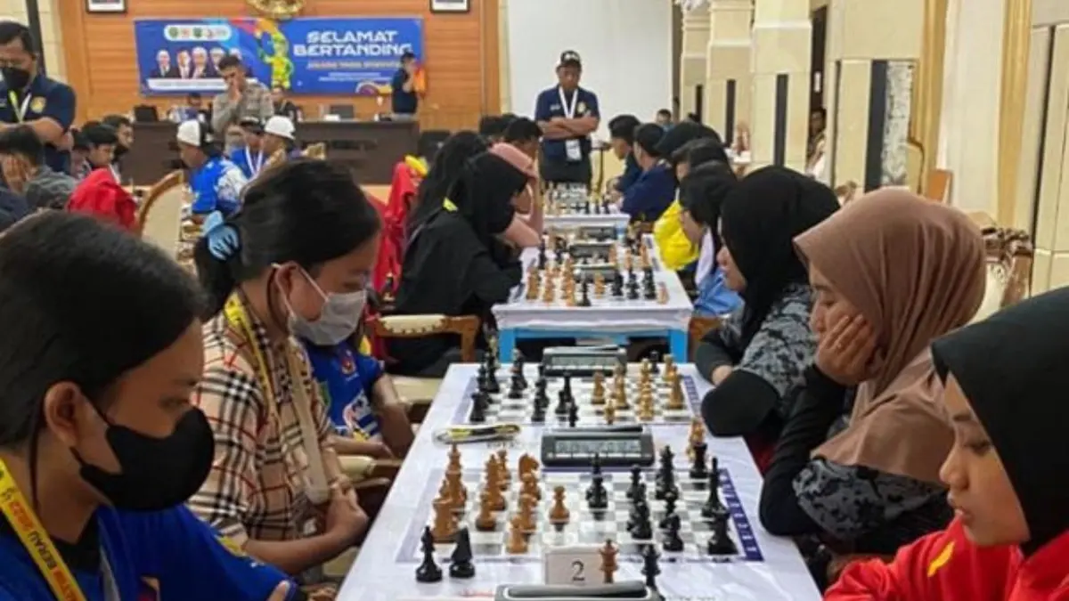 Regenerasi pecatur Kalimantan Timur mulai menunjukkan perkembangan. Namun, tim catur Kaltim saat ini masih ditopang oleh atlet putri, sementara sektor putra terus ditempa di tengah minimnya jam terbang pada level nasional.
