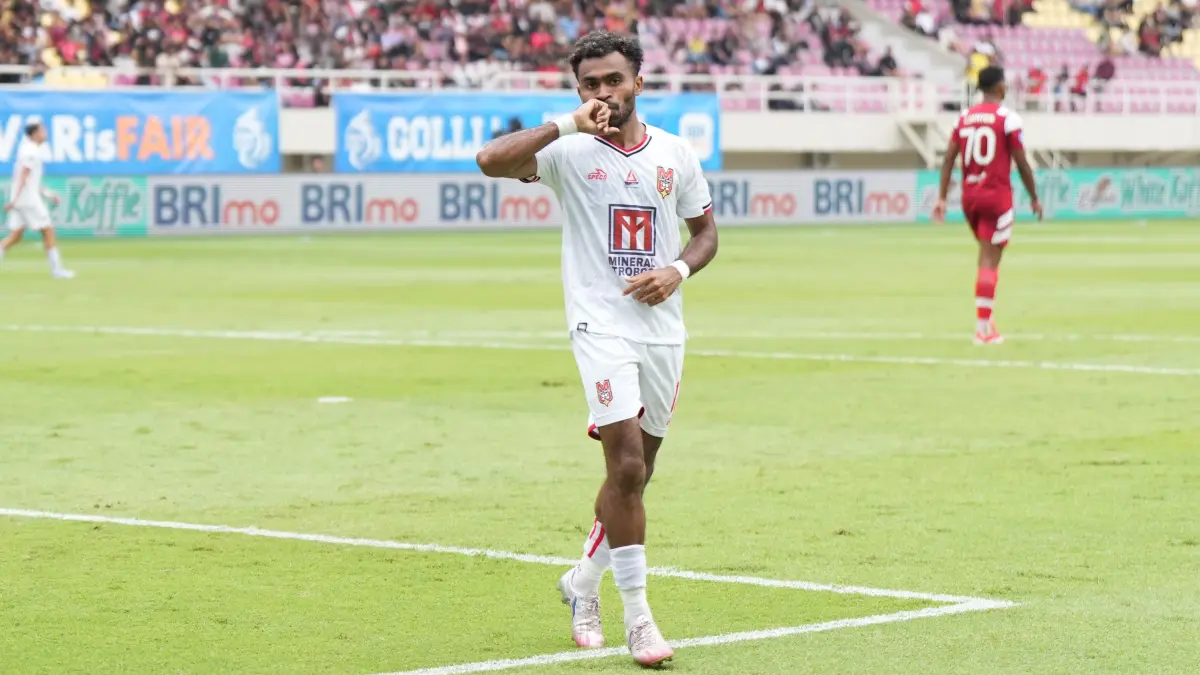 Yakob Sayuri jadi pilar penting Malut United musim ini. (MALUT UNITED)