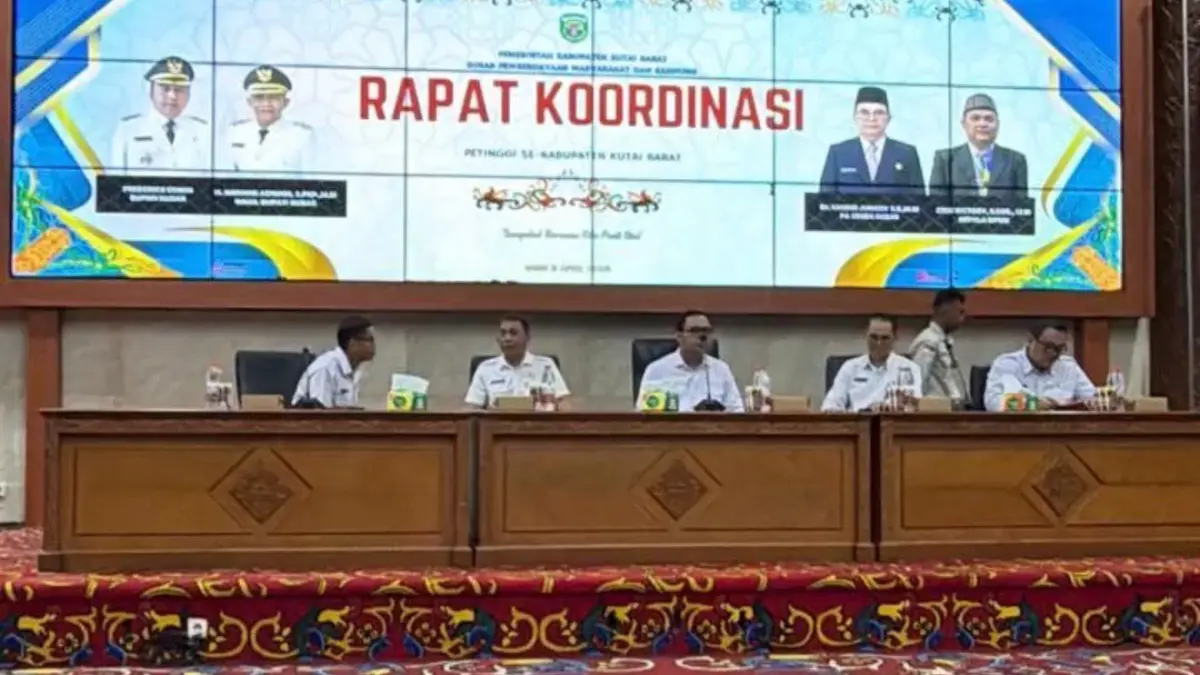 JANGAN SEMBARANGAN: Bupati Kubar Frederick Edwin (tengah) saat buka Rakor Petinggi se Kubar.&nbsp;