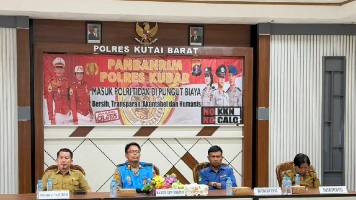 KETAT: Pemeriksaan administrasi awal penerimaan Polri tahun 2026 di Kubar berjalan lancar.&nbsp;