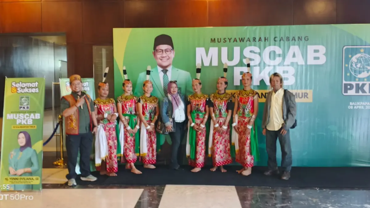 MENGISI: Tarian tradisional dari Sanggar Tari Balai Tingang mengisi Muscab PKB yang berlangsung di Hotel Novotel Balikpapan.
