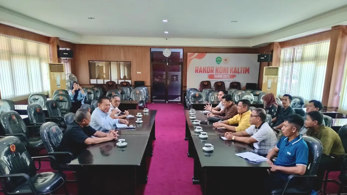 Pengurus KONI Mahulu saat audiensi dengan KONI Kaltim di Samarinda, membahas tata kelola organisasi dan target Porprov 2026. (HUMAS KONI KALTIM)