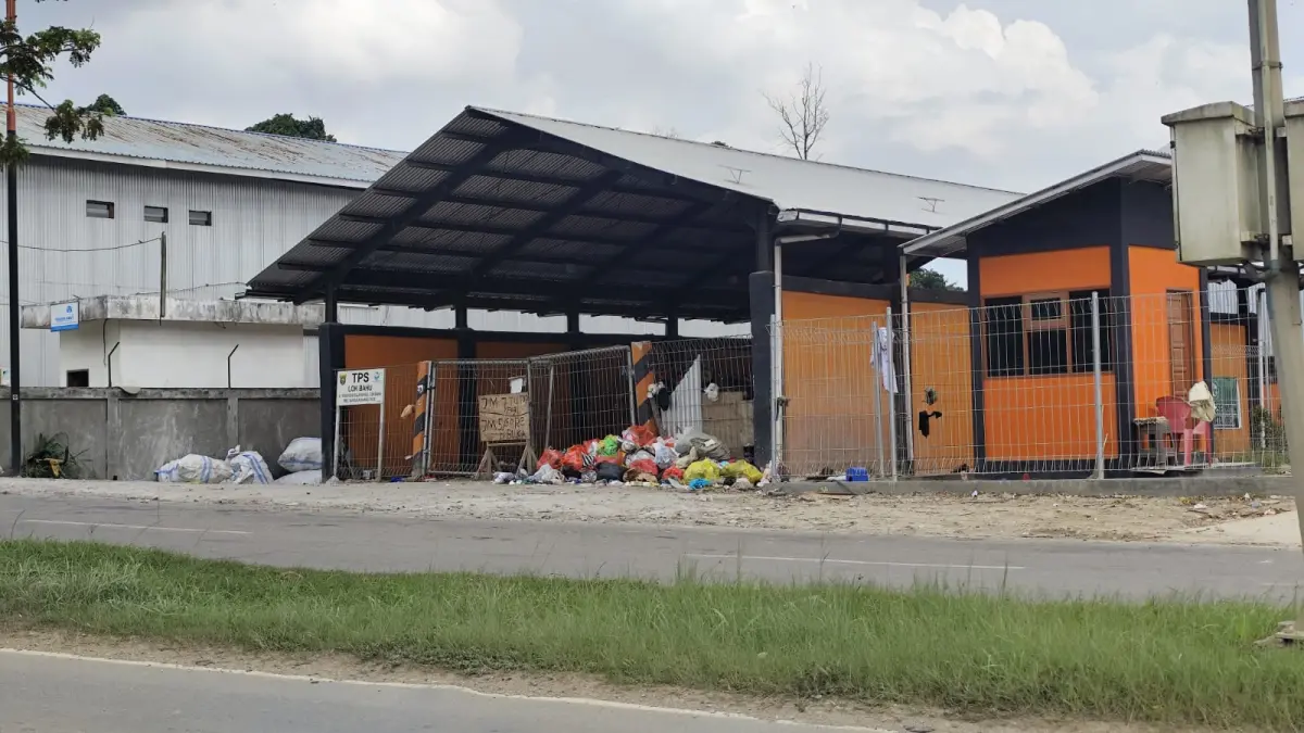 TPS: Salah satu lokasi TPS di kawasan jalan Nusyirwan Ismail (Ringroad 2) Kelurahan Lok Bahu, Kecamatan Sungai Kunjang.