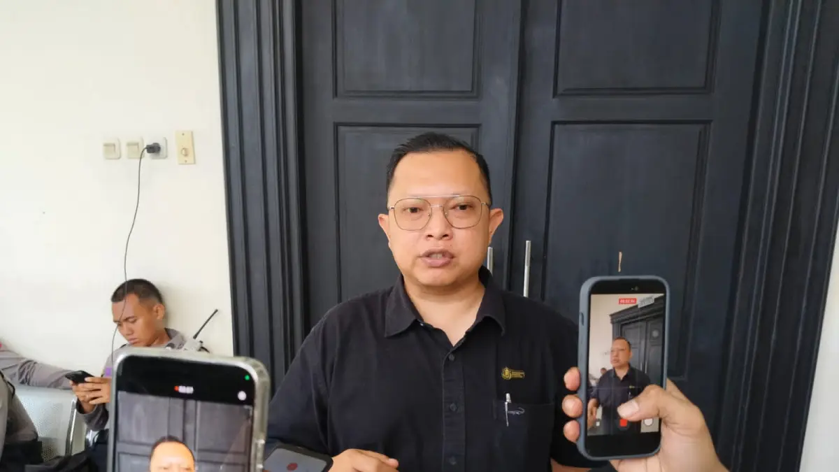 Bambang Edy Dharma, kuasa hukum Niko, Jhon Erik, dan Syuria. (Bayu/KP)