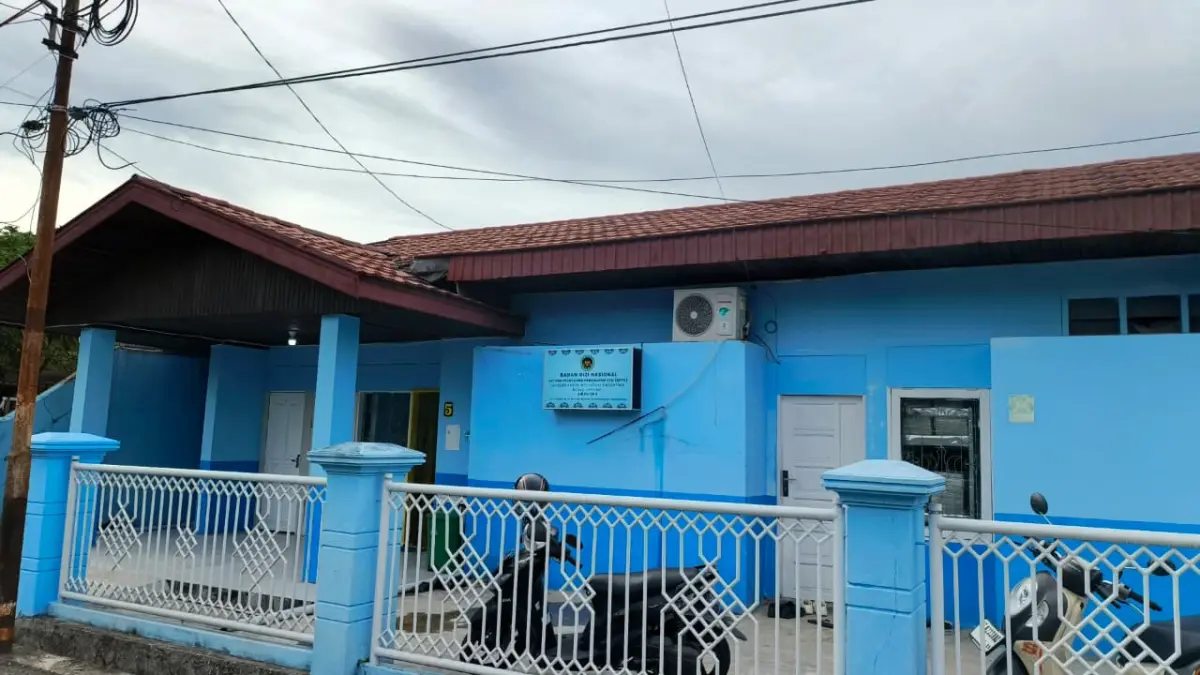 DITANGGUHKAN: SPPG Air Putih 2 di Samarinda Ulu menjadi salah satu unit yang ditutup sementara oleh BGN karena terkendala masalah IPAL. (HAFIZ/KP)