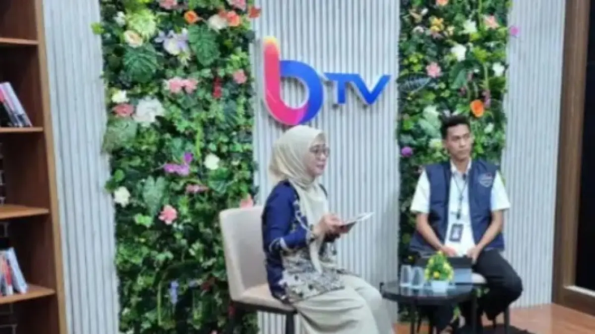 EDUKASI DIGITAL: Ps Panit Subdit V/Siber Ditreskrimsus Polda Kaltim, Ipda Ibrahim, saat memaparkan materi dalam talkshow "Ngobrol Pintar" di Studio Balikpapan TV (BTV), Gedung Biru Kaltim Post.