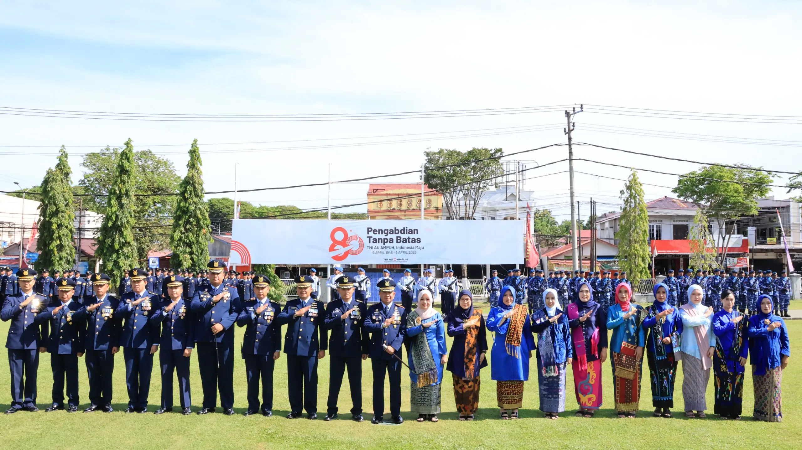 Jajaran Lanud Dhomber berpose bersama.