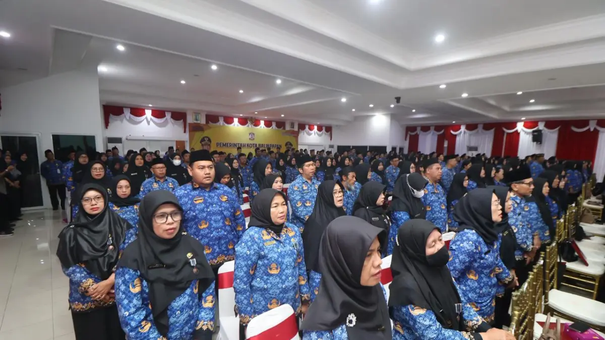 KEBIJAKAN: Suasana aktivitas ASN di Balai Kota Balikpapan. Pemkot Balikpapan resmi menerapkan kebijakan WFH ASN Balikpapan setiap hari Jumat mulai 10 April 2026 guna menekan konsumsi BBM. (ANGGI PRADITHA/KP)