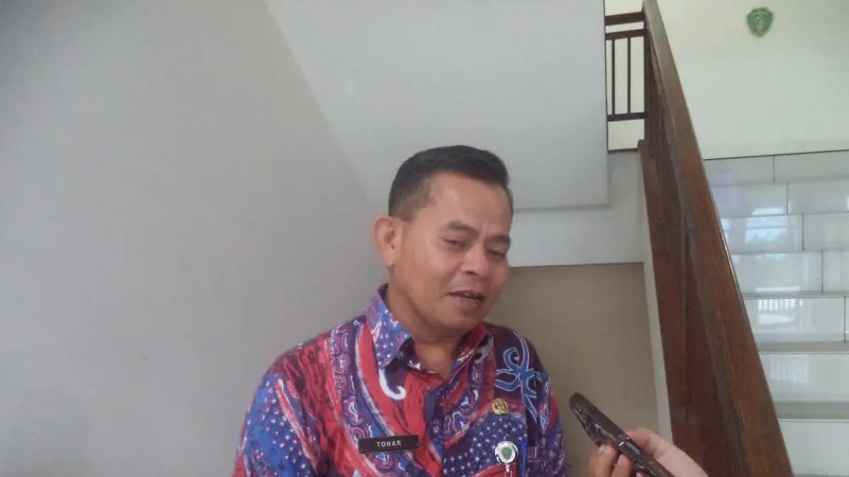 Sekretaris Daerah Penajam Paser Utara, Tohar, menjelaskan kebijakan WFH bagi ASN yang mulai diterapkan setiap Jumat di lingkungan Pemkab PPU. (AHMAD MAKI/KALTIM POST)